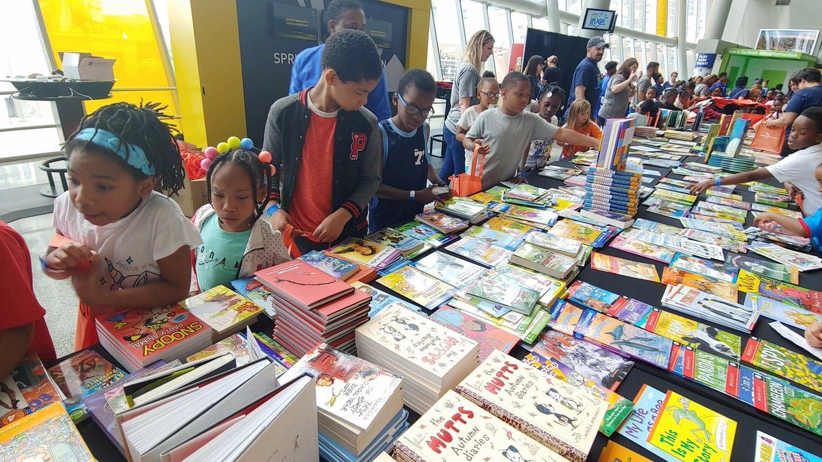 kcpublicschools's tweet photo. NOTICE: Parents, we have partnered with @TurnthePageKC, @ymca, @CampHeartland and @HelpKCKids to offer "No School" day childcare options for our families during the district’s 7 professional development days. 

More information here: https://t.co/1TpoccHY0H https://t.co/MUtM2WDZ6z
