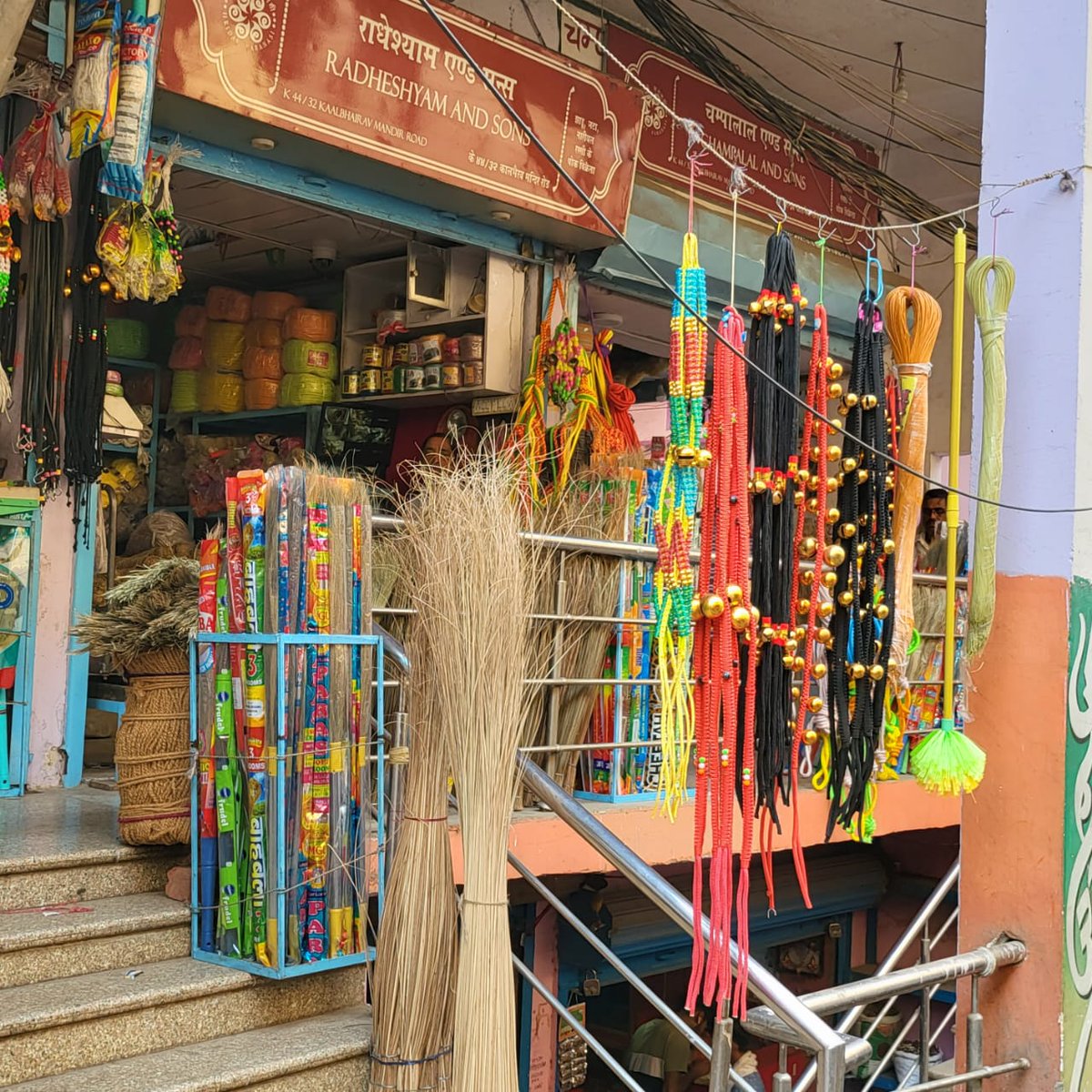 arvindmish's tweet photo. #streetphotography #photography #photographer #streetsofVaranasi #travelphotography #templetown https://t.co/3AnlvUTGln