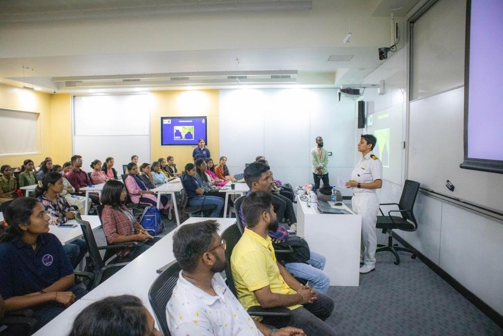 IN_HQENC's tweet photo. #JoinArmedForces
⚓️As part of the #NavyDay 2023, an interactive session on opportunities for #women to join the #ArmedForces was conducted by Lt Cdr Harshita Raju #INSVirbahu at @GITAMUniversity.
⚓️A total of 78 #Students from pre-final & final years participated. @indiannavy https://t.co/5fZUXD2sl4