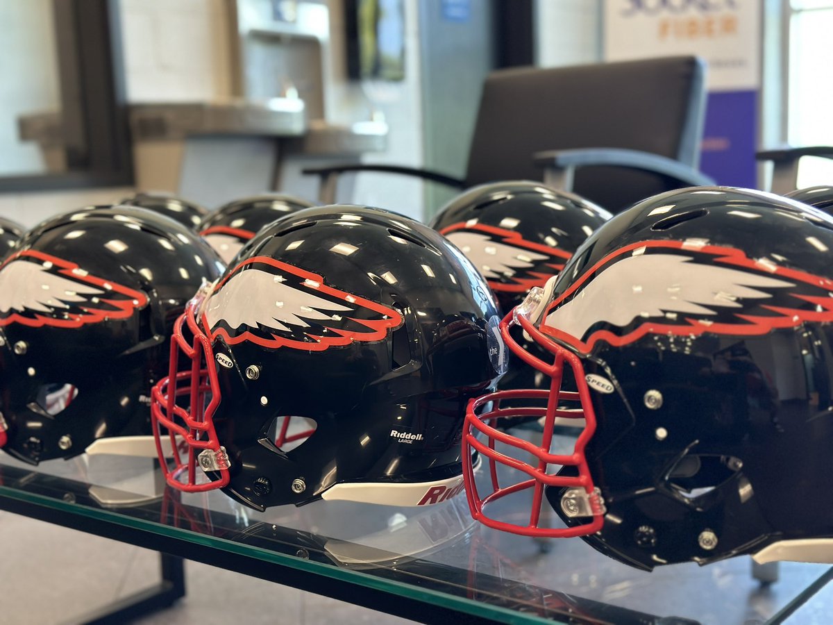 sb_ymca's tweet photo. New season, new helmet decals 👀 https://t.co/LIV2NGfZNS