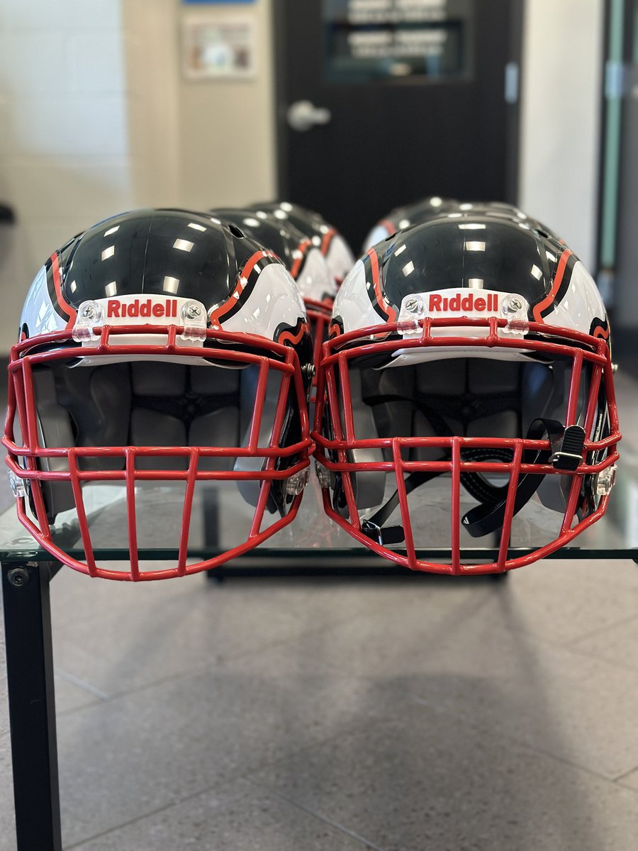 sb_ymca's tweet photo. New season, new helmet decals 👀 https://t.co/LIV2NGfZNS