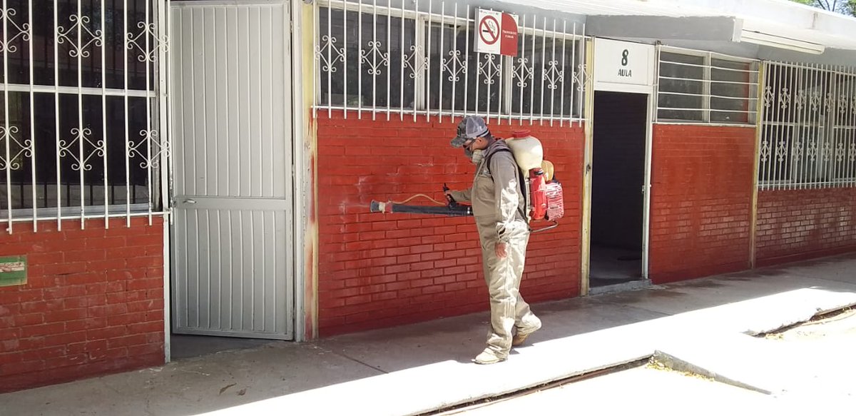 JS05COAH's tweet photo. #Rociadointradomiciliario en la localidad de Cuatro Ciénegas 2 Jornada Nacional de la lucha contra la Arbovirosis.
#YaTeLaSabesEliminaLosCriaderos
@CoahuilaSS https://t.co/fKRP6mdr1F