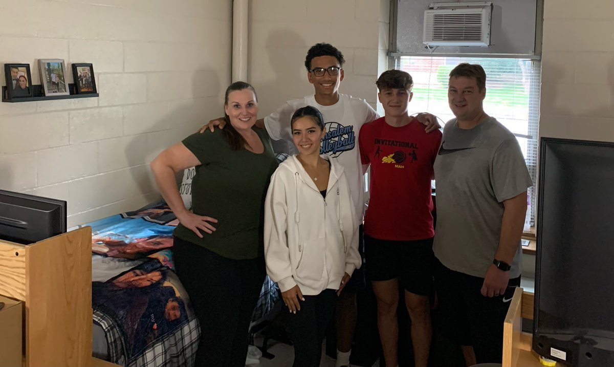 AlbrightBB's tweet photo. First-year move-in day! Always a big family day here at Albright. Big things are coming for our class of 2027! https://t.co/BS18nW565t