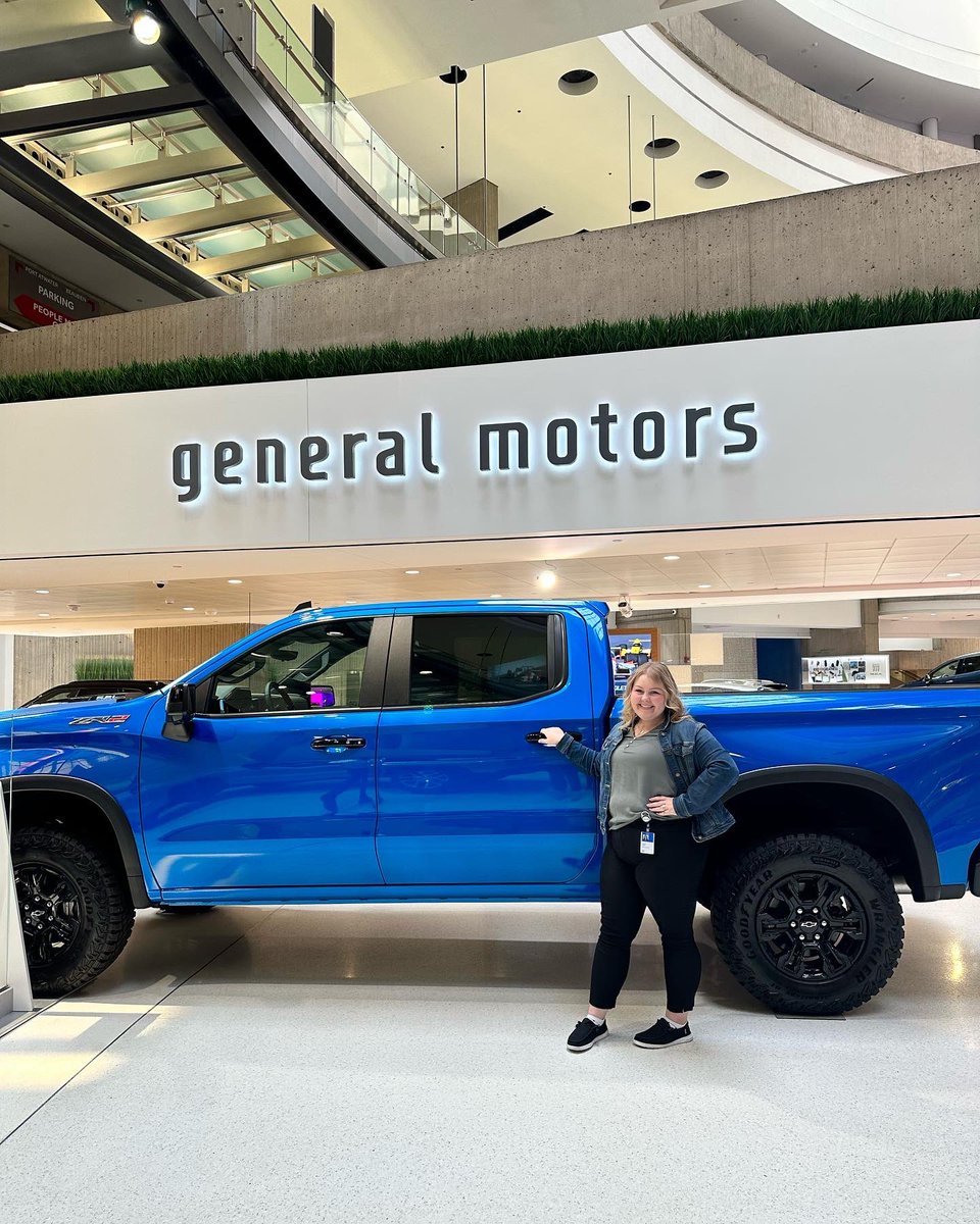 themandychick's tweet image. Summer internship ☑️ Time to kickoff senior year &amp;amp; get back on track at @kansasspeedway in September!!! 

#IWorkforGM #GMculture #GMIntern 🚙⚙️