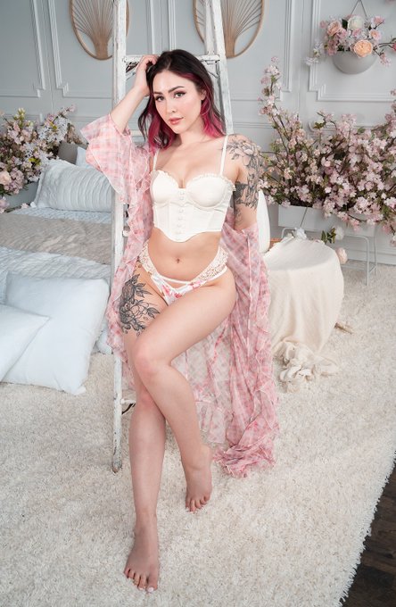 Who else is going to fanexpo this weekend?! https://t.co/VL54PsKQtF