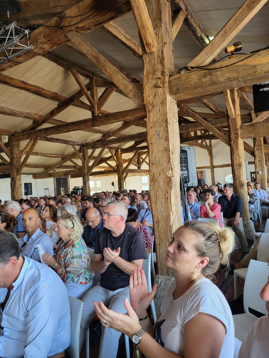 Grand merci pour l’accueil chaleureux et enthousiasmant à Bordeaux dans le cadre de l’Université Hommes-Entreprises pour parler de #ReconquerirLeSacré  📕 📖 🙏🌺