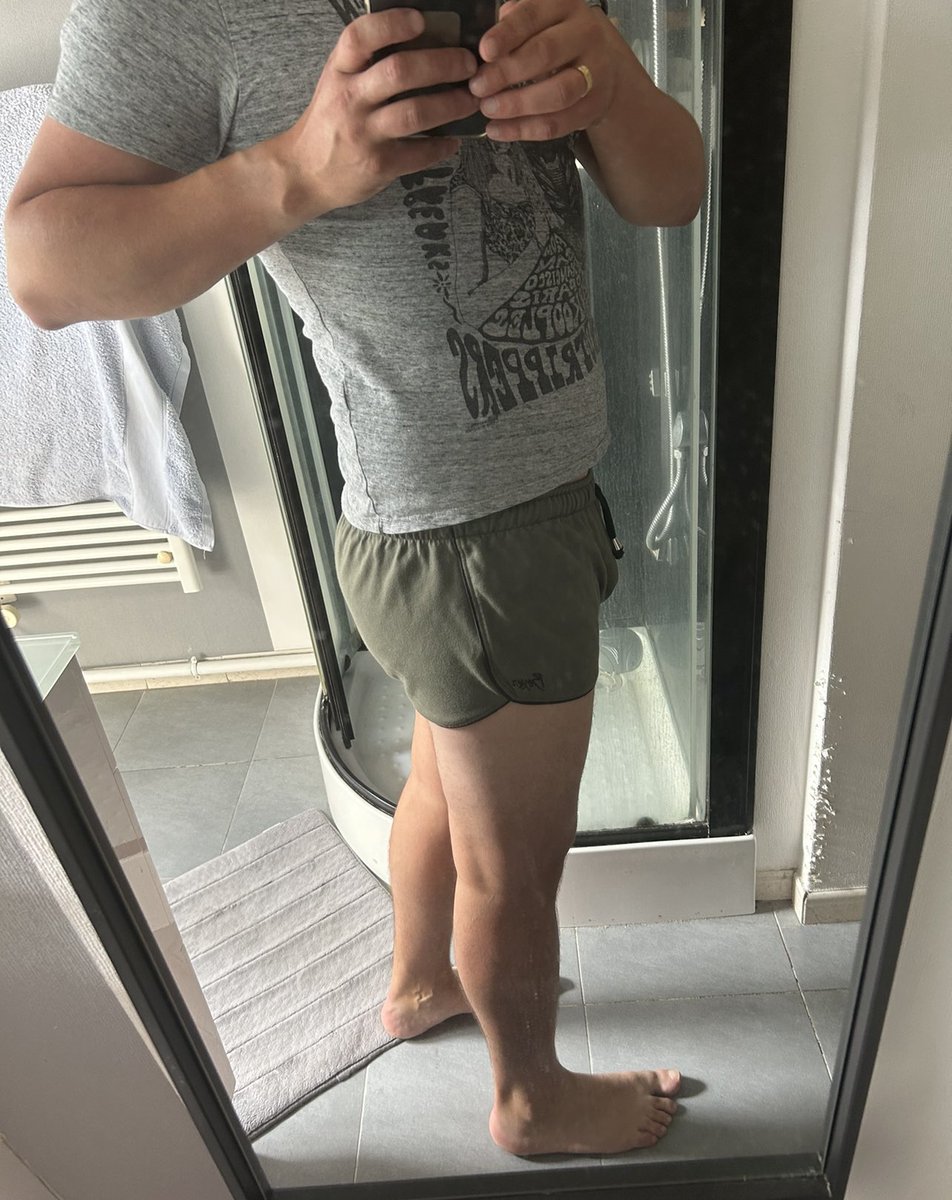 Davizo76857859's tweet photo. Qui s’occupe de me casser en deux ? 😈🥵⬇️ https://t.co/klZZ5EkZvA