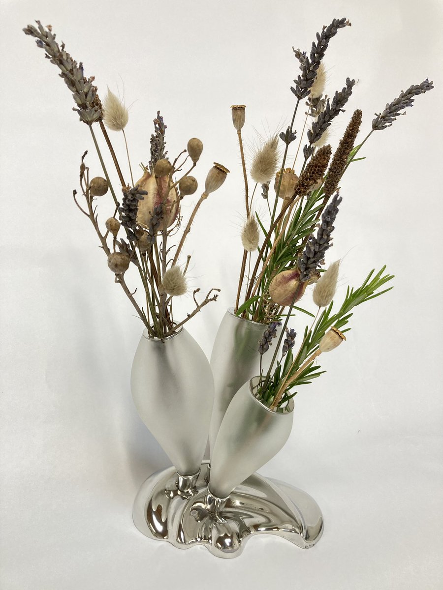 fleurgrenier's tweet photo. Finished!🎉 new pewter and glass vase ready to take with me to @PashleyManorGdn with the @TheSussexGuild this weekend. Perfect for a simple display of flowers or without! 

Width 12cm x depth 9cm x height 12cm

£290

#flowervase #whatsonsussex #pewter #blownglass https://t.co/4yYBn8Yyus