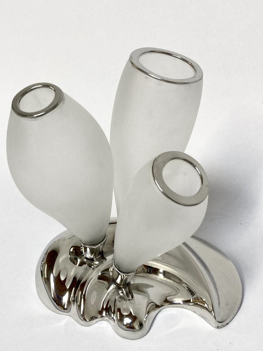 Finished!🎉 new pewter and glass vase ready to take with me to <a href="/PashleyManorGdn/">Pashley Manor Garden</a> with the <a href="/TheSussexGuild/">The Sussex Guild</a> this weekend. Perfect for a simple display of flowers or without! 

Width 12cm x depth 9cm x height 12cm

£290

#flowervase #whatsonsussex #pewter #blownglass