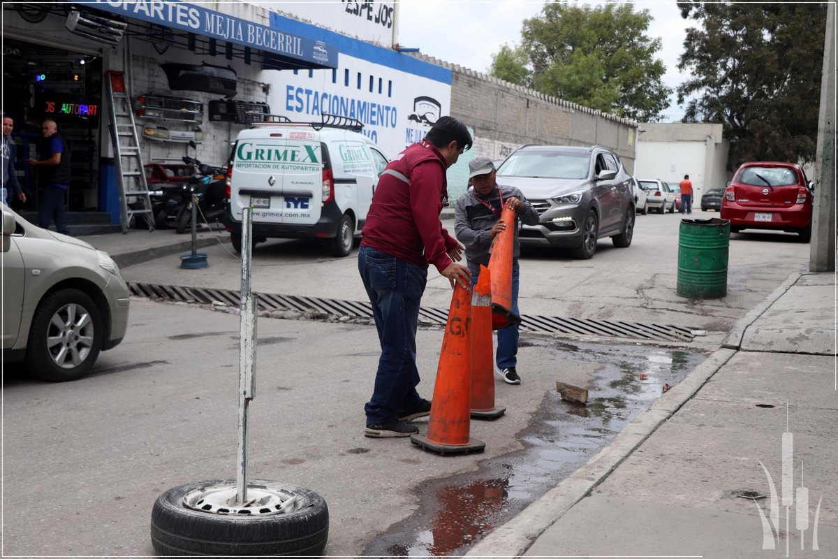 25_27Tultitlan's tweet photo. ¡¡Sin estorbar, por favor!! 😬
Continuamos realizando el operativo #CallesLibres de #BienesMostrencos, los cuales son objetos que obstaculizan afectando el paso e invaden los espacios públicos
🟢 Boulevard Tultitlán Pte
🟢 COCEM
🟢 C. Ciruelos https://t.co/ABsqLKwEDC