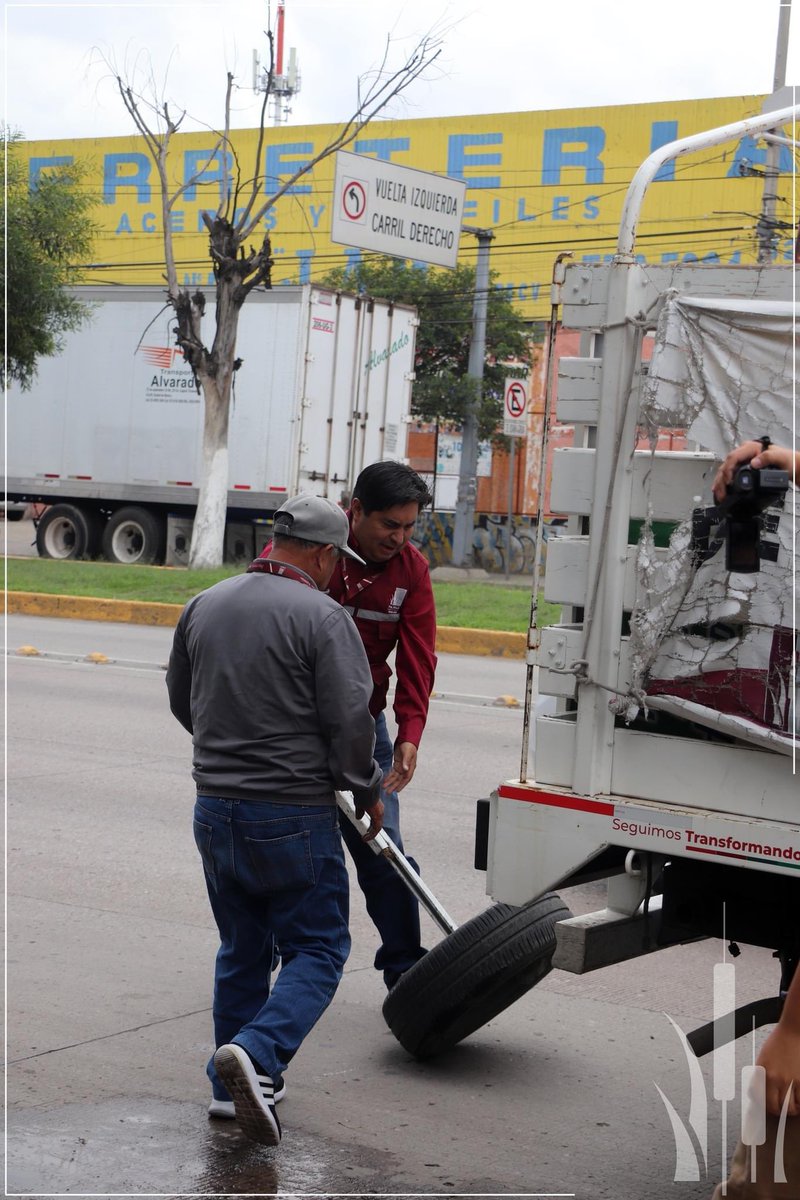 25_27Tultitlan's tweet photo. ¡¡Sin estorbar, por favor!! 😬
Continuamos realizando el operativo #CallesLibres de #BienesMostrencos, los cuales son objetos que obstaculizan afectando el paso e invaden los espacios públicos
🟢 Boulevard Tultitlán Pte
🟢 COCEM
🟢 C. Ciruelos https://t.co/ABsqLKwEDC