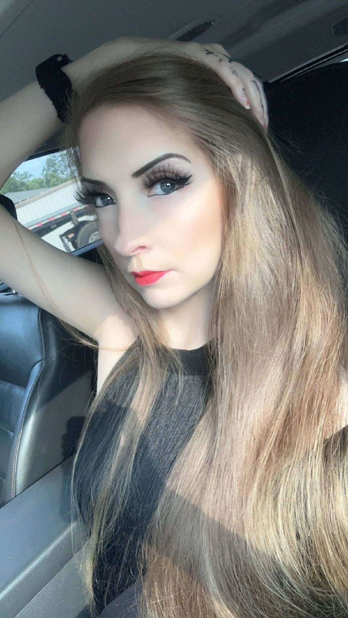I haven’t been getting on here much, but I promise I haven’t forgot about you all 🥰🥰 https://t.co/c6Cr9wa3Ns
