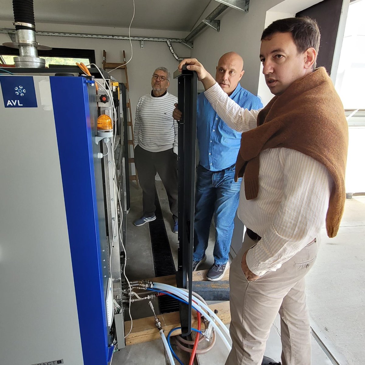 El presidente de ENERFE, <a href="/juanda974/">Juan D'angelosante</a>, recorrió junto al Subsecretario de Energía Eléctrica de <a href="/Energia_Ar/">Secretaría de Energía</a>, <a href="/santiagoyanotti/">Santiago Yanotti</a>, las instalaciones del laboratorio Pila SOFC donde se interiorizó sobre los avances e importancia de esta investigación.