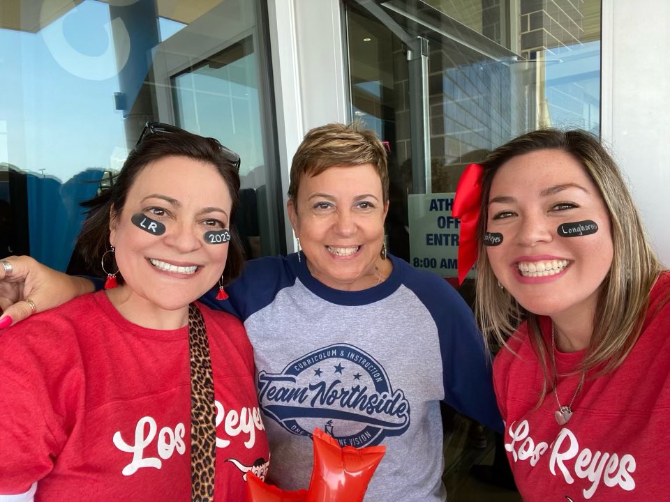 margaretklarson's tweet photo. Representing and getting pumped at convocation! #TeamNorthside #teamlonghorns #somoslonghorns @NISDCounseling @Linda_Salinas1 @Marlib06Libby @NISDLosReyes https://t.co/kR2zRUszo4