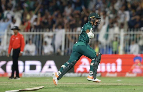 YrrrFahad_'s tweet photo. BEHANCHOOD SAHDDY K SAATH MANKAND KRTA TU https://t.co/5AtHbfnrd3