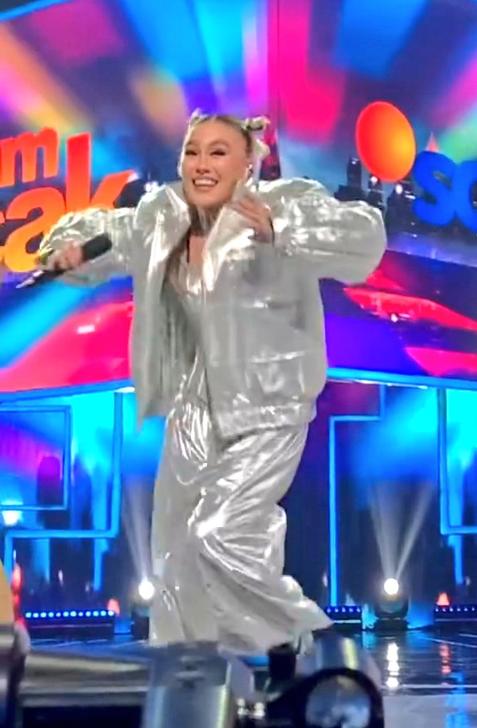 VaaFadila's tweet photo. Thank you @agnezmo and team...
Lama bgt ga ngehype agnez perform kyak gini... puas bgt nontonnya krn sekeren ituhhh 😍
Minus² outfit jadi ketolong krn vokal, dance, dn aransemen yg kereen..
.
Thank you jg @SCTV https://t.co/jgYofwUgmm