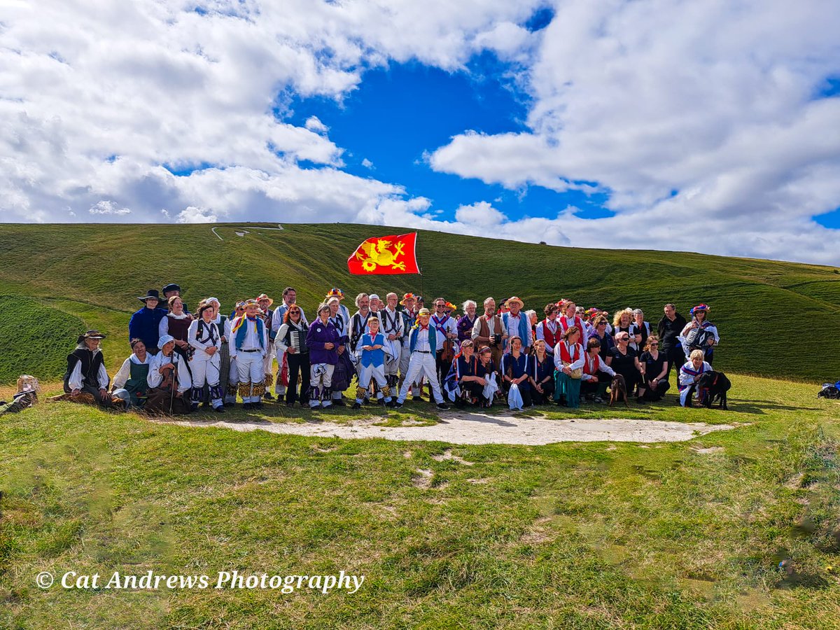 Brilliant day of dance at #whitehorsefolkfestival! <a href="/SummertwnMorris/">Summertown Morris</a> <a href="/CryHavocMorris/">Cry Havoc Morris</a>