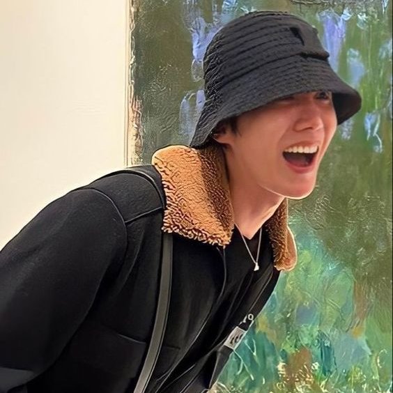 HOPEPlCS's tweet photo. missing jung hoseok do badly https://t.co/1BtmALQvKc