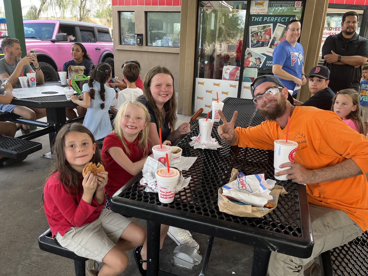 Trad_Bellair's tweet photo. What a great fundraiser at Sonic for the @Trad_Bellair students last night! It was a warm one, but we made the best of it. 🍔🍟🌭🍦 https://t.co/7q8P8uAsND