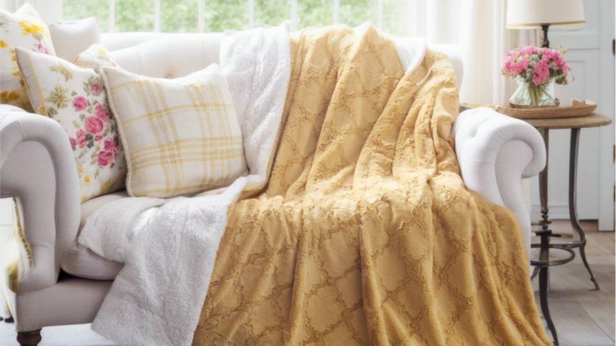 TacheHF's tweet photo. Add a pop of sunshine to your cozy oasis. Elevate your Netflix game and master the art of snug with our yellow Moroccan Lattice Throw. Cozy + Chic = You. ❤️
https://t.co/OUS2F2apqG
#HomeStyling #HomeDecor #CozyVibes #CozyHome #BlanketLove #InteriorInspo #HyggeHome #HomeAccents https://t.co/5kZbwLfVHn
