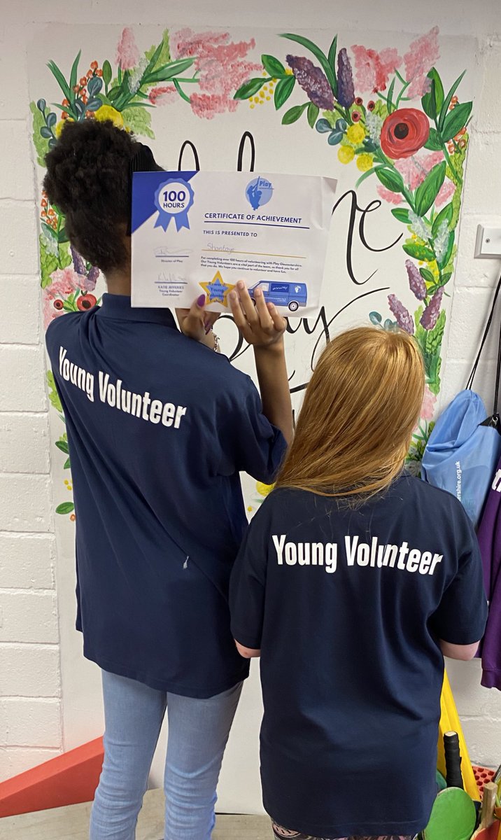 Play_Glos's tweet photo. Huge congratulations to Shantaye who has spent over 100 hours of her time #volunteering with children and young people 👏
She received the much coveted #YoungVolunteer PG t-shirt as her reward 🌟
@TNLComFund #Play2Nurture #RoleModel #PlayWorkWorks https://t.co/8sw3Hla8GI