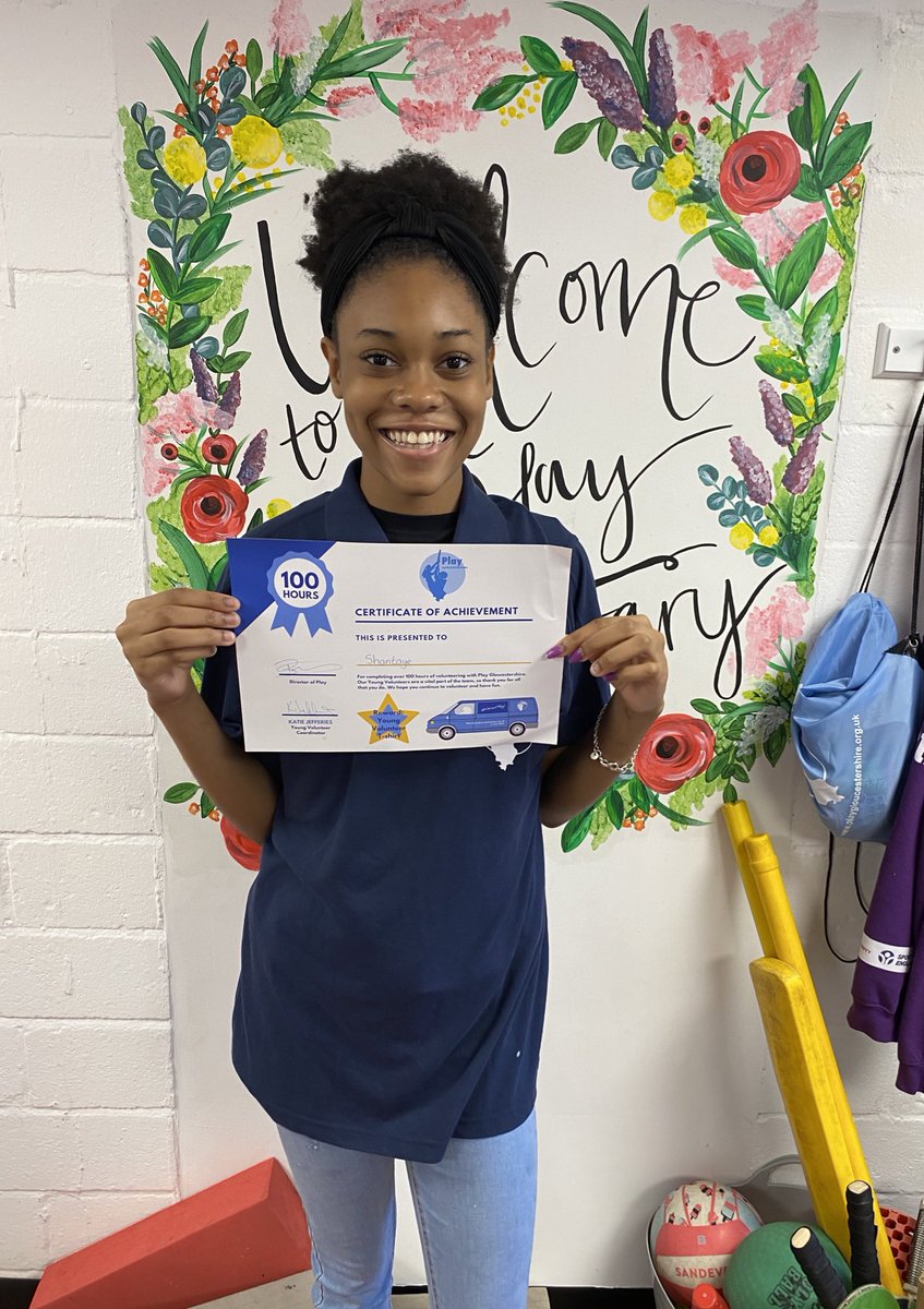 Play_Glos's tweet photo. Huge congratulations to Shantaye who has spent over 100 hours of her time #volunteering with children and young people 👏
She received the much coveted #YoungVolunteer PG t-shirt as her reward 🌟
@TNLComFund #Play2Nurture #RoleModel #PlayWorkWorks https://t.co/8sw3Hla8GI