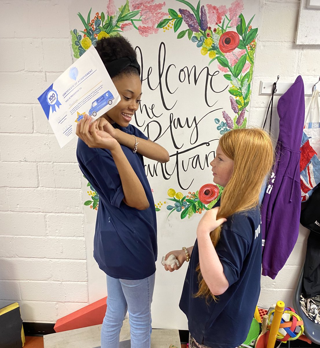 Play_Glos's tweet photo. Huge congratulations to Shantaye who has spent over 100 hours of her time #volunteering with children and young people 👏
She received the much coveted #YoungVolunteer PG t-shirt as her reward 🌟
@TNLComFund #Play2Nurture #RoleModel #PlayWorkWorks https://t.co/8sw3Hla8GI