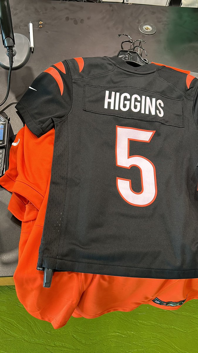 teehiggins5's tweet photo. Giving away a few jerseys! https://t.co/KzN4nbO9Gz