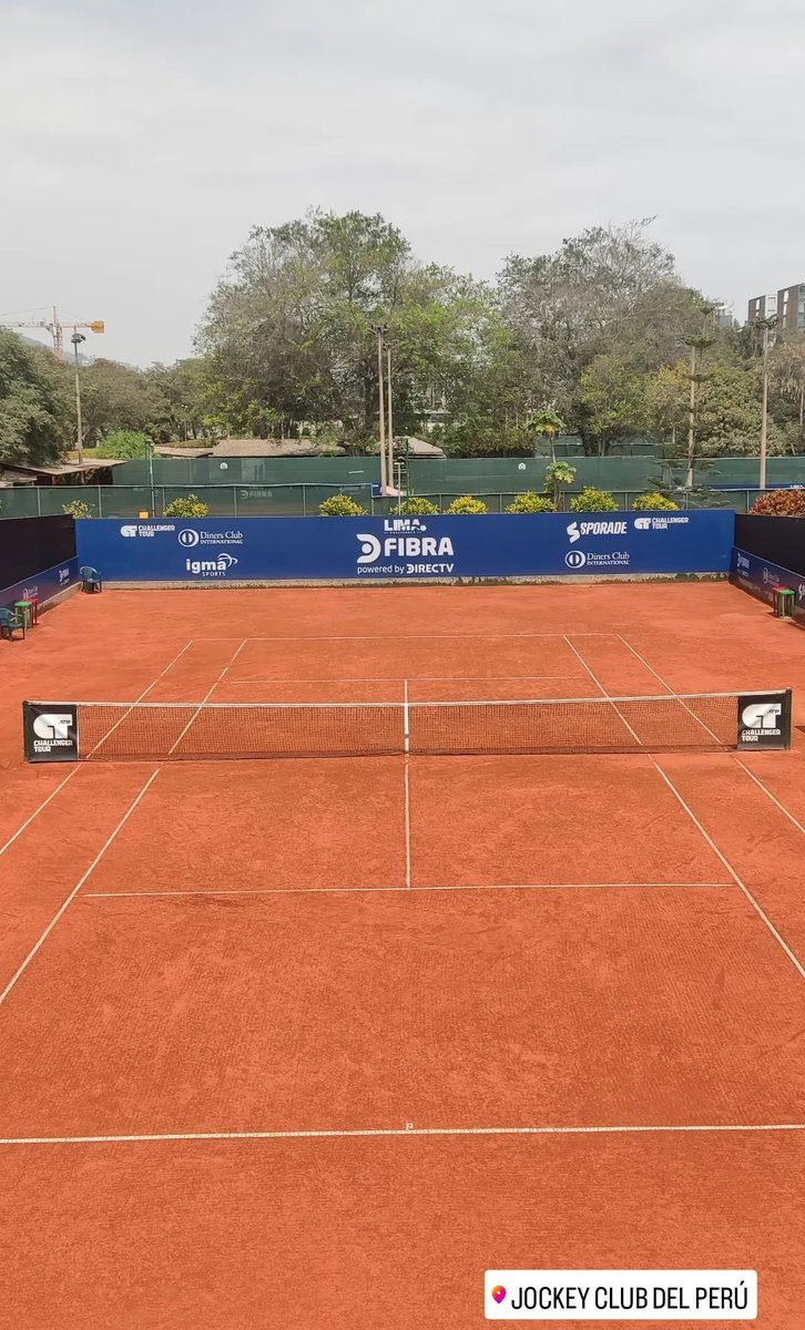 MarioREscobar's tweet photo. Ya por comenzar el duelo de cuartos de final entre Álvaro Guillén (ECU) y Arklon Huertas Del Pino (PER) en el #LimaChallenger Copa #DFibra. Impecable el court central en el Jockey Club #Perú https://t.co/IC4DlCtDdh