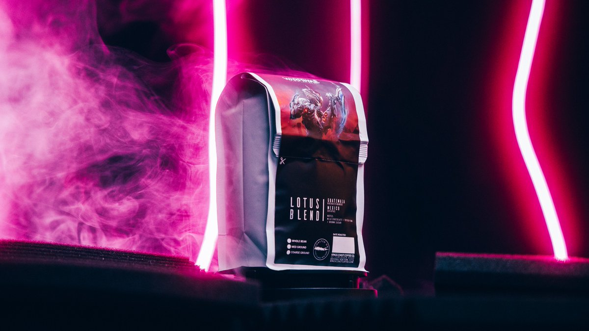 PlayWarframe's tweet photo. Perk yourself up just in time for #TennoCon 2023!

To help celebrate 10 years of Warframe, we're happy to share an exciting new collaboration between #Warframe and @kingscoast. Head over to their website to order the new Lotus Blend coffee today!

https://t.co/HphCgaOUkD https://t.co/7z072Jn5LB