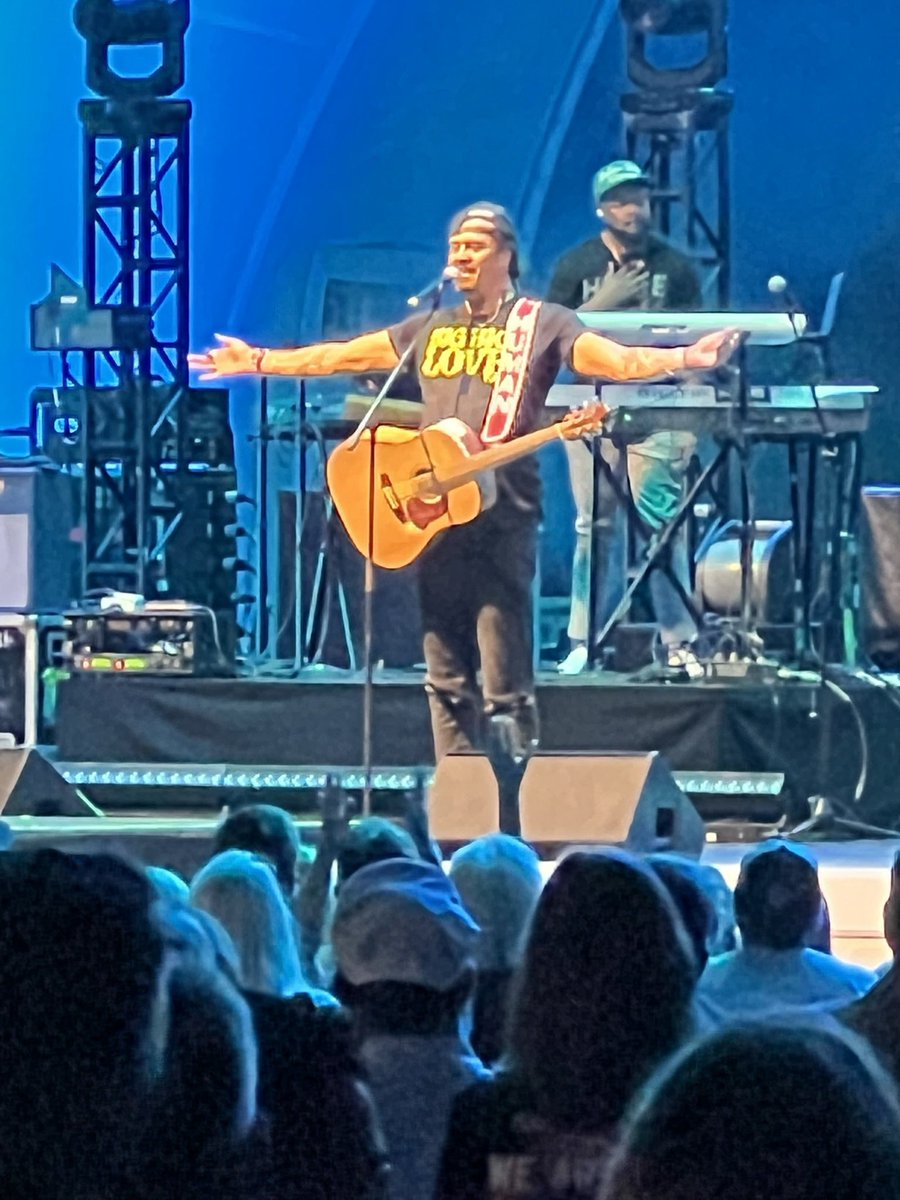 Wolfkenn's tweet photo. Amazing night at @theshellsd dancing and singing along with #soja and @michaelfranti under the stars https://t.co/CMjYbt1yfT
