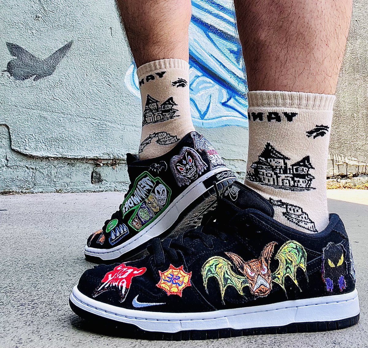 WinstonSalemTJs's tweet photo. Day 11 of 30 days of #dunksondeck @trudyspeaks @n8frost @Kayas_Kicks
Rocking the SB Neckface Dunks today. Love the detail & color pop on these. 😮💨 Happy Thursday everyone!
#sbdunks #sb #KOTD #nikesbdunks #nikesb #Yankeekicks #nikestore #Neckface https://t.co/JpNoTZcZxD