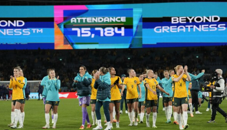 🌏⚽️The resounding success of the FIFA Women's World Cup! 

🏟️ 1,978,274 match attendees, a new WWC record.
🤩 Around 750,000 fans attended fan-fest events.
📈 Ticket sales exceeded the initial projections by more than 500,000 tickets.
🤑 It generated US$570 million in revenue.