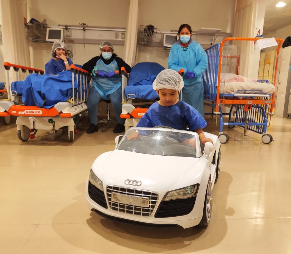 BENEFICIOS.- Se ha demostrado que los niños que están bajo un contexto acogedor tienen una mejor evolución en todo el proceso y también en el postoperatorio. <a href="/Hospitalfricke/">HospitalFricke/SSVQP</a> mediodirecto.cl/2023/08/24/pac…