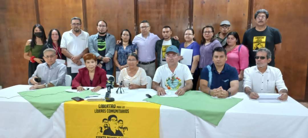 #LibertadYa
#SantaMartaLibre
Marta y ADES exigen el cumplimiento inmediato de la resolución judicial que revirte  la prisión preventiva y decreta arresto domiciliar para los líderes comunitarios.
<a href="/FGR_SV/">Fiscalía General de la República El Salvador</a> <a href="/PDDHElSalvador/">PDDH El Salvador</a> <a href="/CIDH/">CIDH - IACHR</a> <a href="/SeguridadSV/">Ministerio de Seguridad</a>  <a href="/ONU_es/">Naciones Unidas</a>