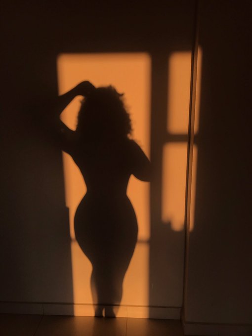 Cover me in sunshine https://t.co/CTqk9fCA0Y<a href="/tag/silhouettechallenge"class="tags"><span>#silhouettechallenge</span></a>