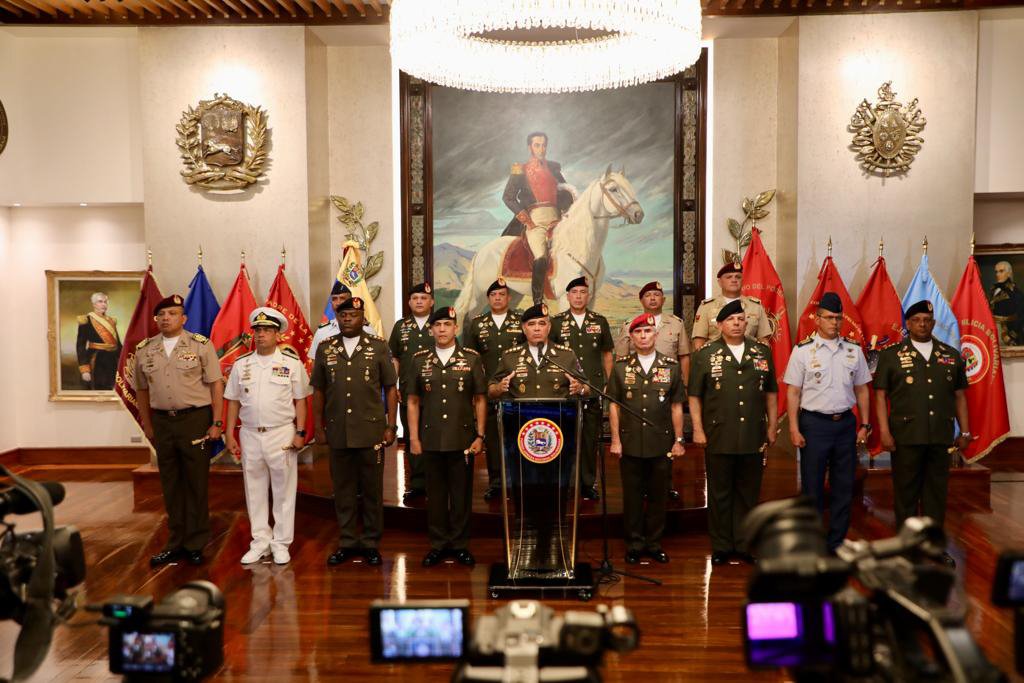 Firmes y contundentes declaraciones del G/J @vladimirpadrino, Ministro del Poder Popular para la Defensa, los Comandantes de REDI y todo el personal militar de la FANB, frente a los llamados a ejecutar planes golpistas y violentos por parte de sectores extremistas de la oposición…