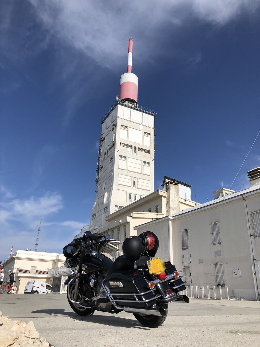 JCDuijvendak's tweet photo. Trips in #france le #drome this summer. I visited small colls and the #MontVentoux with my #streetglide standard 2004 #harleydavidson #harleydavidsonmotorcycles I loved every mile with it. https://t.co/MBdGECeqZS