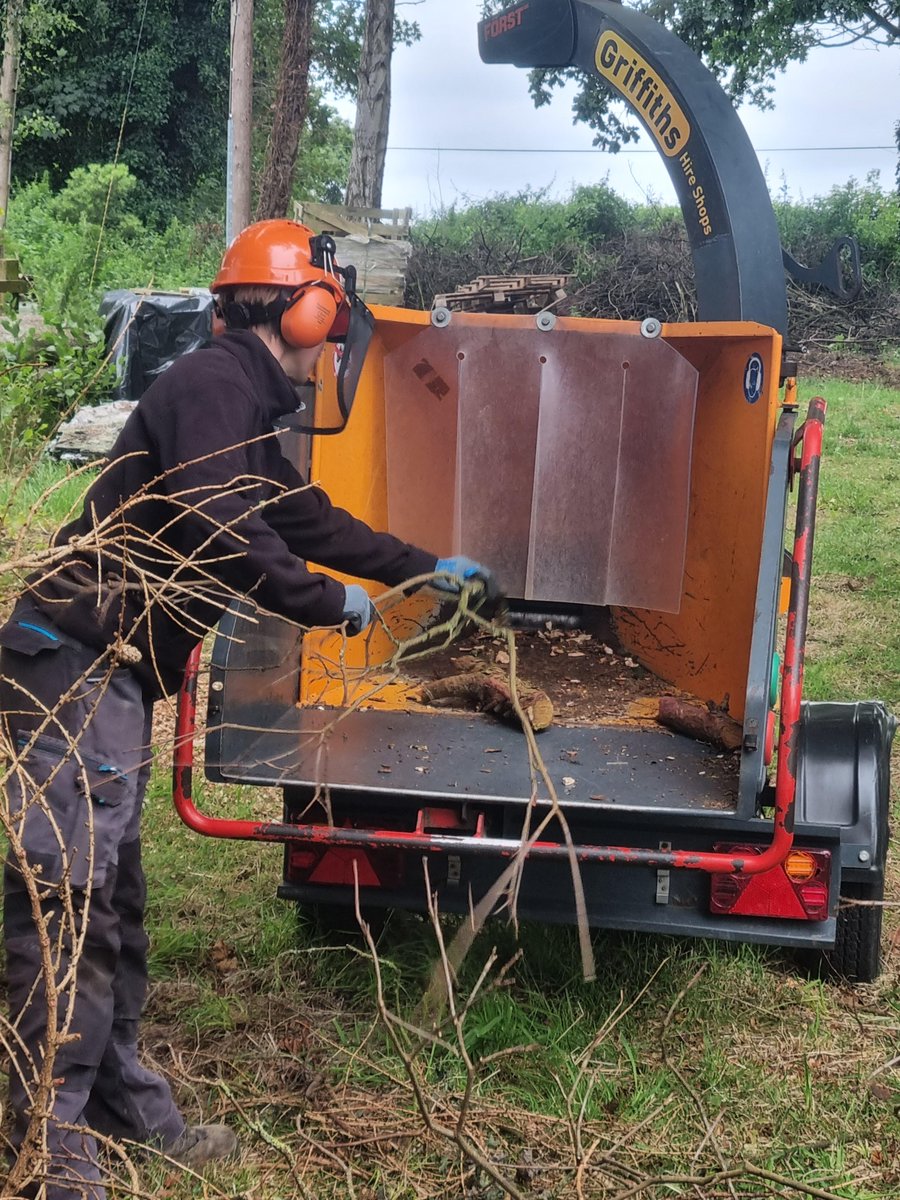 LandscapeAcad1's tweet photo. Well done to our learners for passing their @LantraUK Woodchipper course last week! ππ Contact us at info@landscapeacademy.co.uk to find out more about our training
#landscapingthefuture #futureoflandscaping #woodchipper #arboriculturecourses #forestrycourses #chainsawcourses https://t.co/D0YXR8nHOu