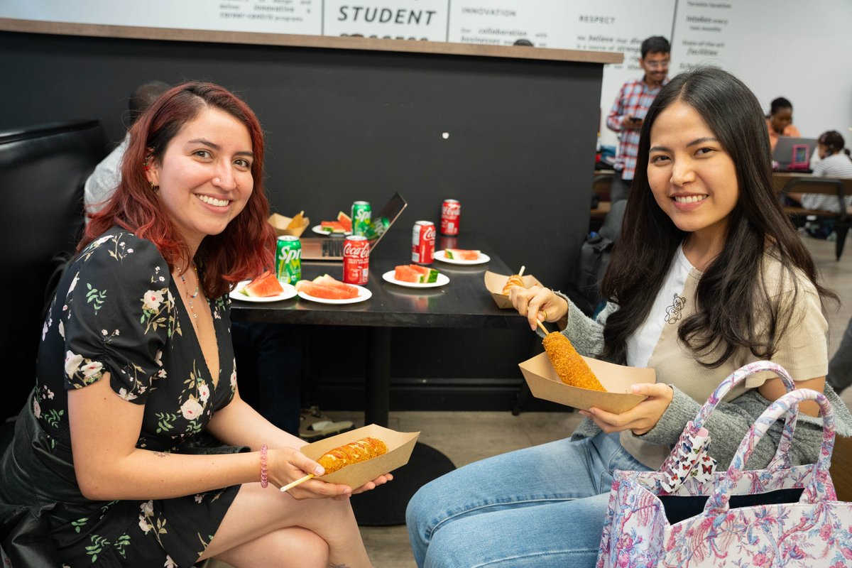 TorontoSoM's tweet photo. TSoM students celebrated Hotdog and Watermelon Day in the campus Student Lounge! They enjoyed servings of hotdogs with various toppings, as well as refreshing servings of watermelons.
#TSoM #myTSoM #Watermelon #HotDog #FindSuccessWithTSoM #GetInspiredFindSuccess #Studentservices https://t.co/bxS8NaKBc1