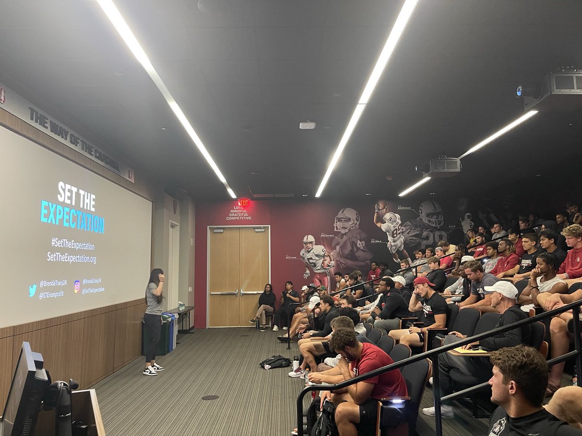 Always great to welcome back @brendatracy24 to visit with the men and women of @StanfordFball. An amazing and influential figure in sports and society, Brenda’s story is heroic and incredibly powerful! #settheexpectation