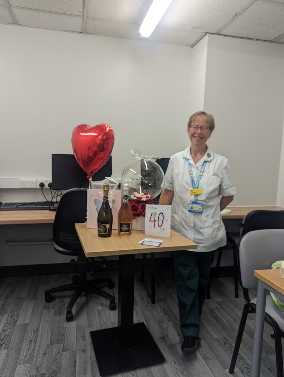 Celebration lunch for Aileen and Paul's 40th wedding anniversary! 🥳🍰