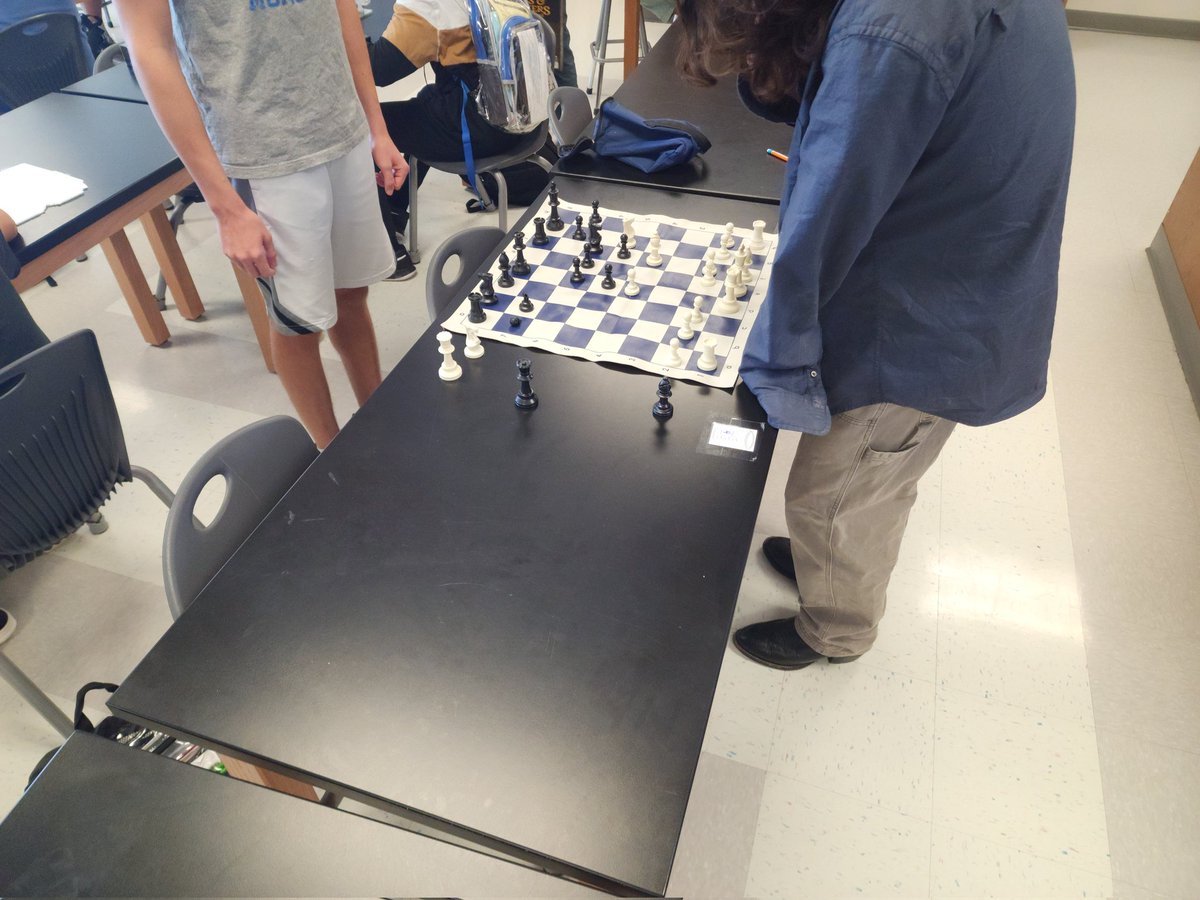 DRiceTheU's tweet photo. Chess club in full effect at #CCVETS. https://t.co/M5y67q5bZk