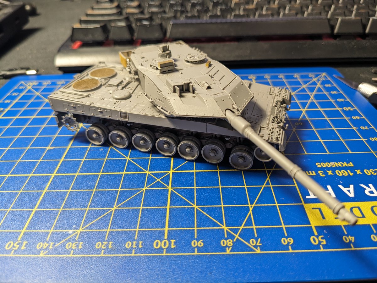FyrisMinis's tweet photo. #WIP  of my leopard 2A6 build. 1/72 scale. 
#modelkit #scalemodel #Ukraine #UkraineRussianWar #Bundeswehr  #tank #minipainting #miniature #armormodeling https://t.co/1jBUvLXFAd