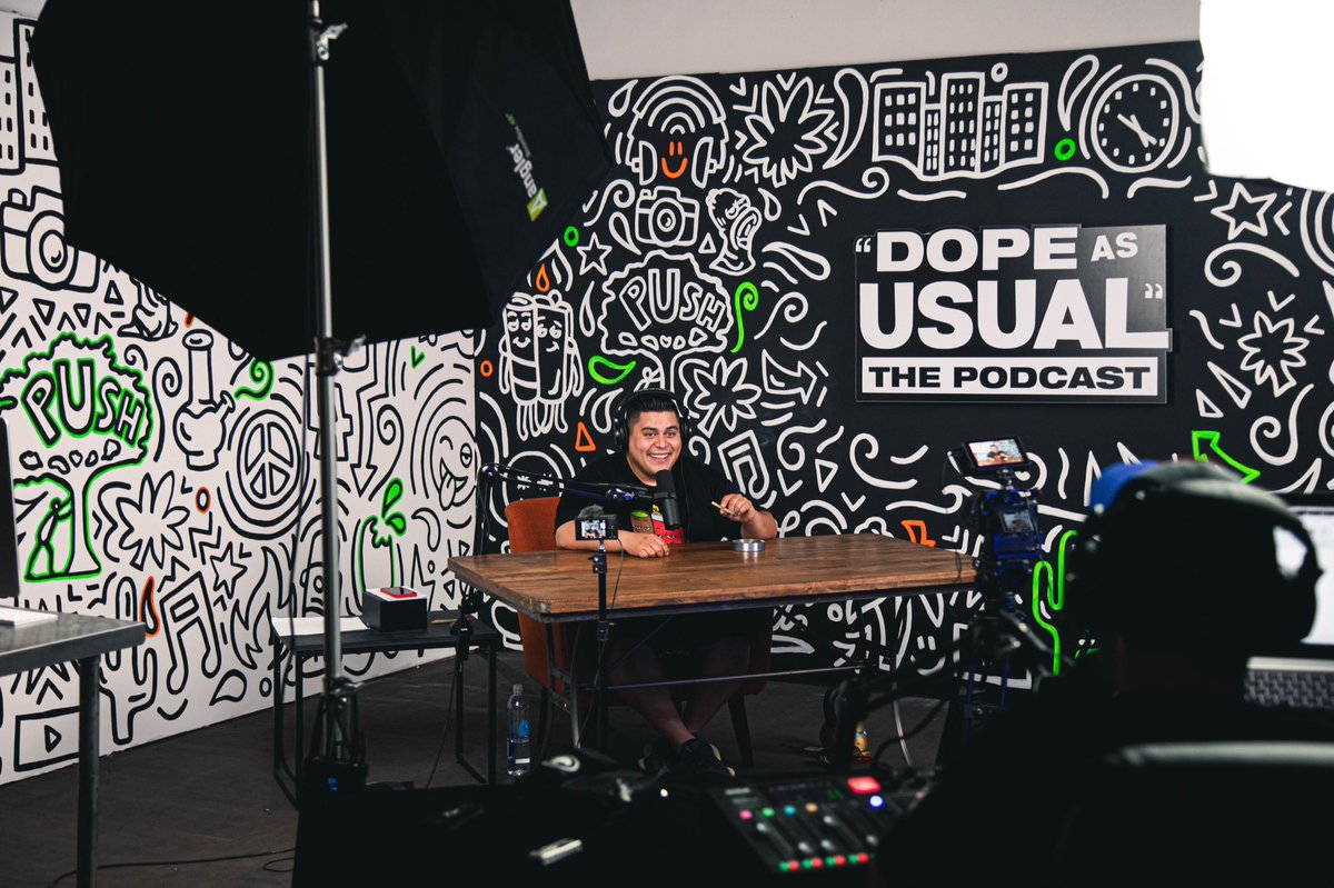 Dope_As_Usual's tweet photo. Who's been watching since Season One??😂💨🔥🙏🎙️🎙️ @Dope_As_Usual https://t.co/L0NoEtETPm