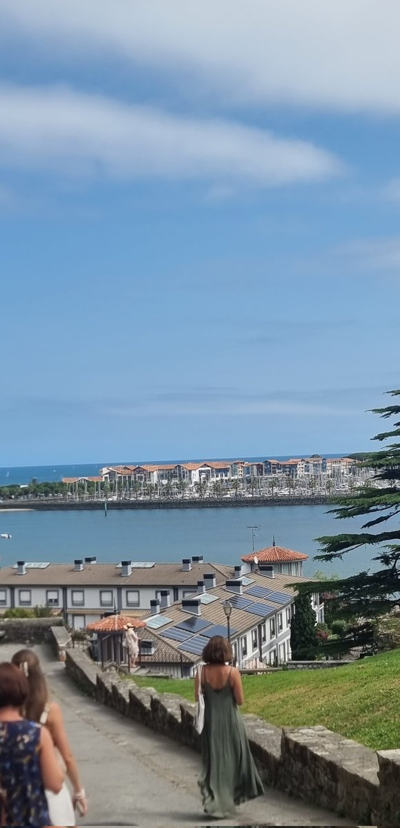 kayflawless1's tweet photo. Vacation time in Hondarribia...
#hondarribia #holidaytime #spanishholiday #hondarribi #paisbasco #holidayseason https://t.co/RlHdxzYyDN