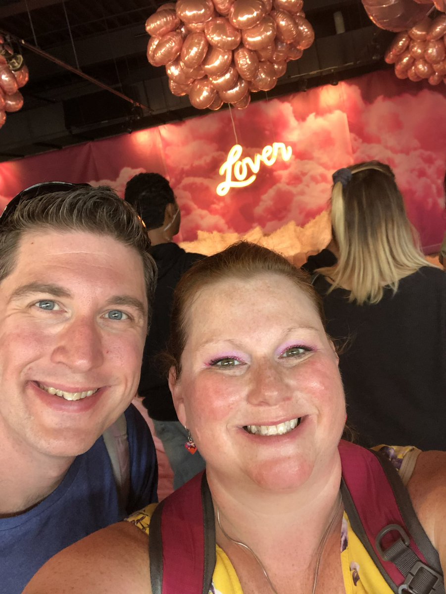 Quartzlyn's tweet photo. I will literally never be over this day. Happy Meeting @taylorswift13 Anniversary to me and @juliakay31 #4YearsOfLover This day is the Lover Pop Up was a dream come true!!! @taylornation13 https://t.co/keTePotIhR