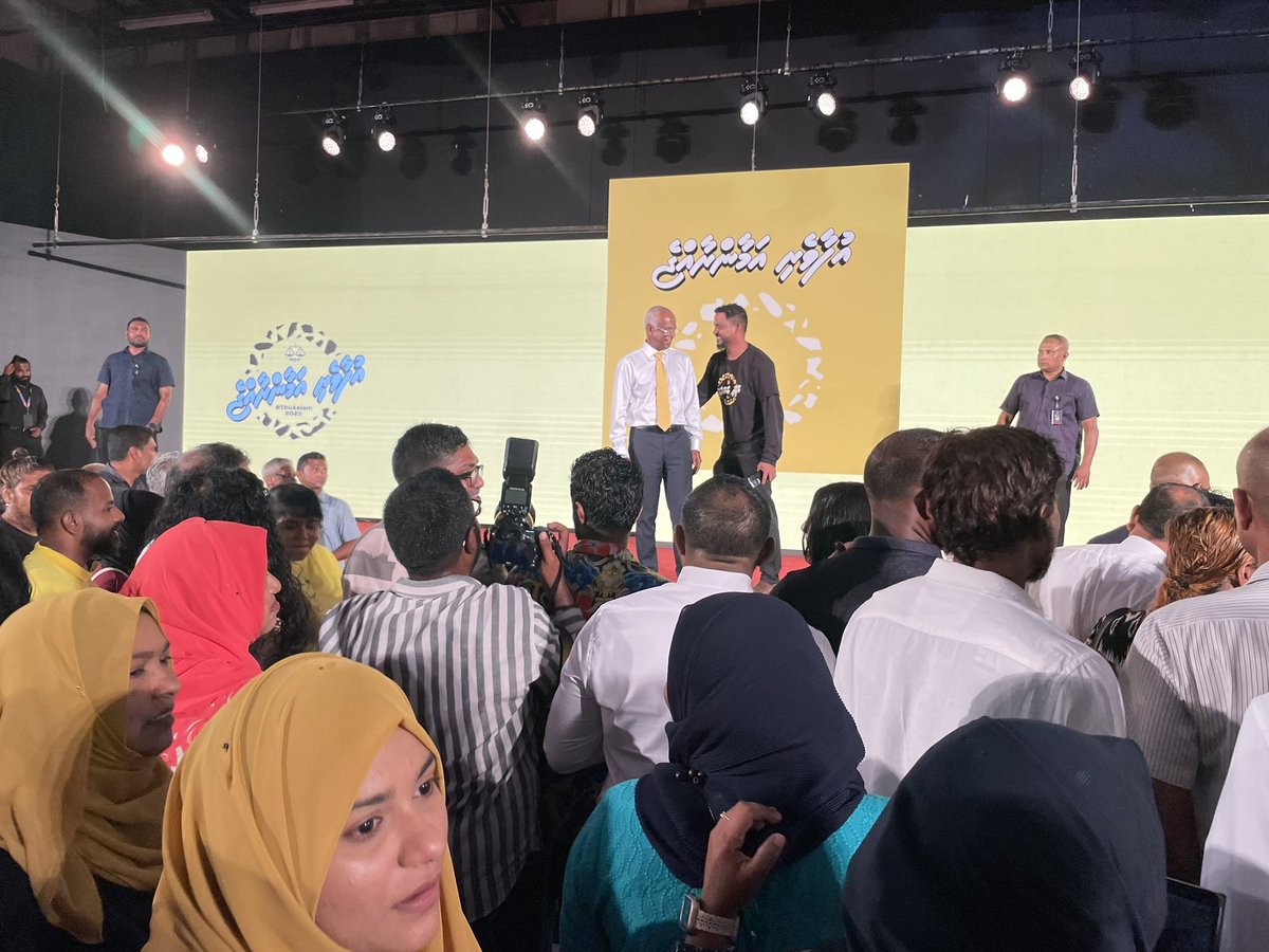 Roxeyna's tweet photo. #MDP thafaathu vaane! Mikan vaanee MDP ah! 
Raees @ibusolih mi inthihaab in sha Allah #Ehburun kaamiyaab kuravvaane!
#UfaaveriAmaanRaajje 
#IbuAslam2023 https://t.co/ngLSTNYkGa