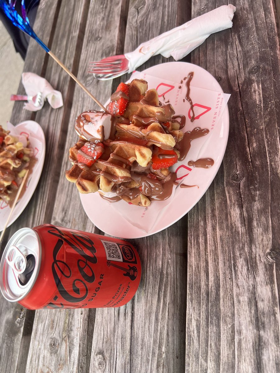 Probably the bestest and baddest  lunch ever but oh my <a href="/poshicecream/">Seven Sisters Icecream</a> you are just Devine ❤️🐷