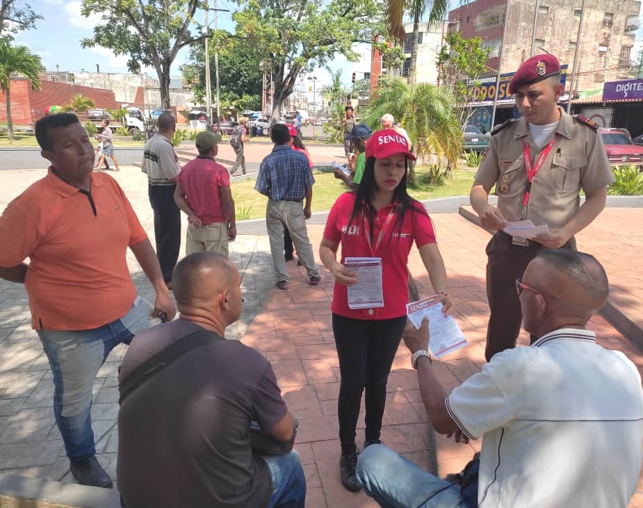 SENIAT_Oficial's tweet photo. En #Monagas servidores de la #STIMaturín adscritos a #RegiónNororiental realizan operativo de orientación, #ExigeTuFactura en la Plaza #ElEstudiante del municipio #Maturín.
#VenezuelaEsBRICS https://t.co/gkcxRkmxZq